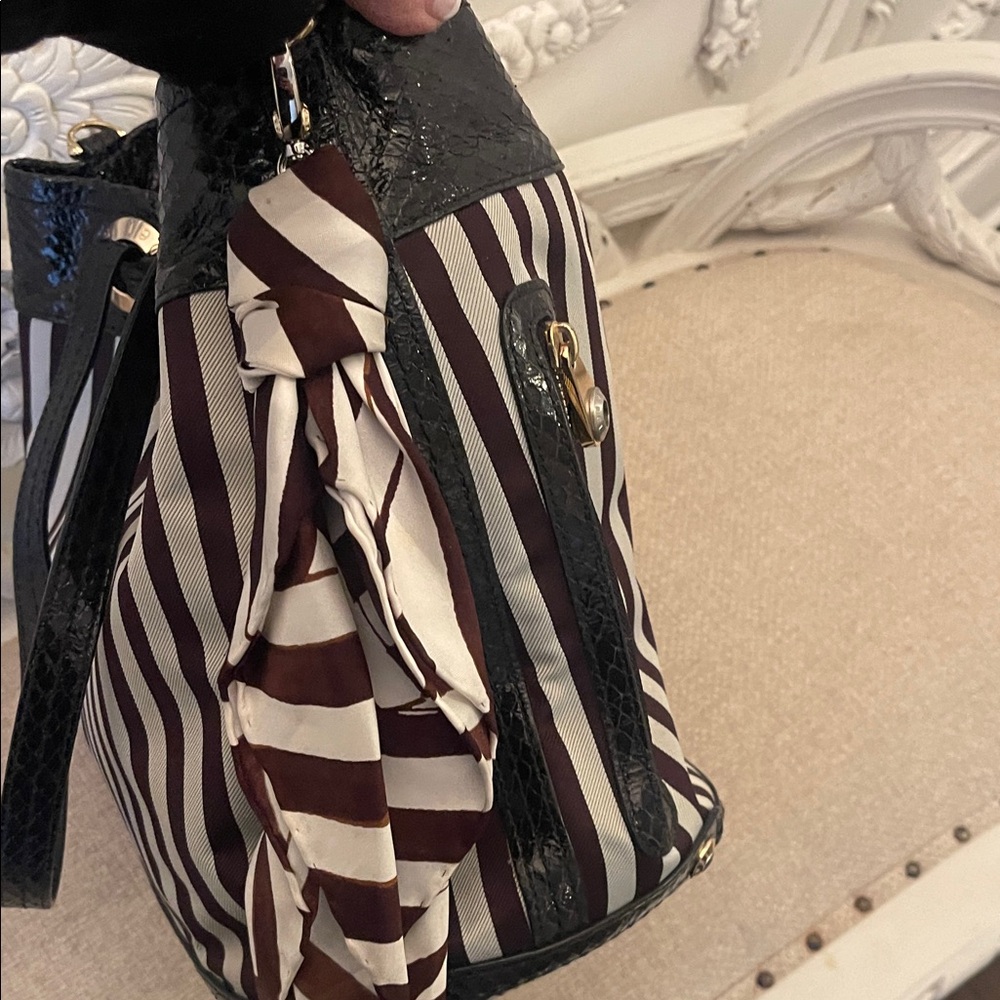 Elegant Striped Tote Bag in Black and Brown - Picture 9 of 11